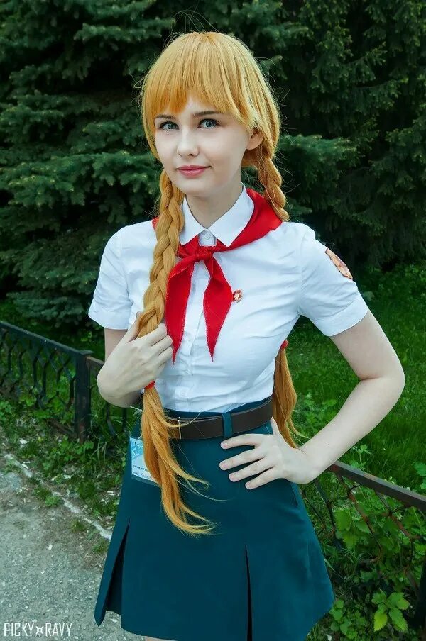 Комсомолки юон портрет. Вечеринка в стиле пионерского лагеря. Красивые вожатые. Славя бесконечное лето косплей. Пионер вожатая.