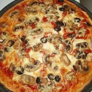 Рецепт пиццы с шампиньонами колбасой и сыром