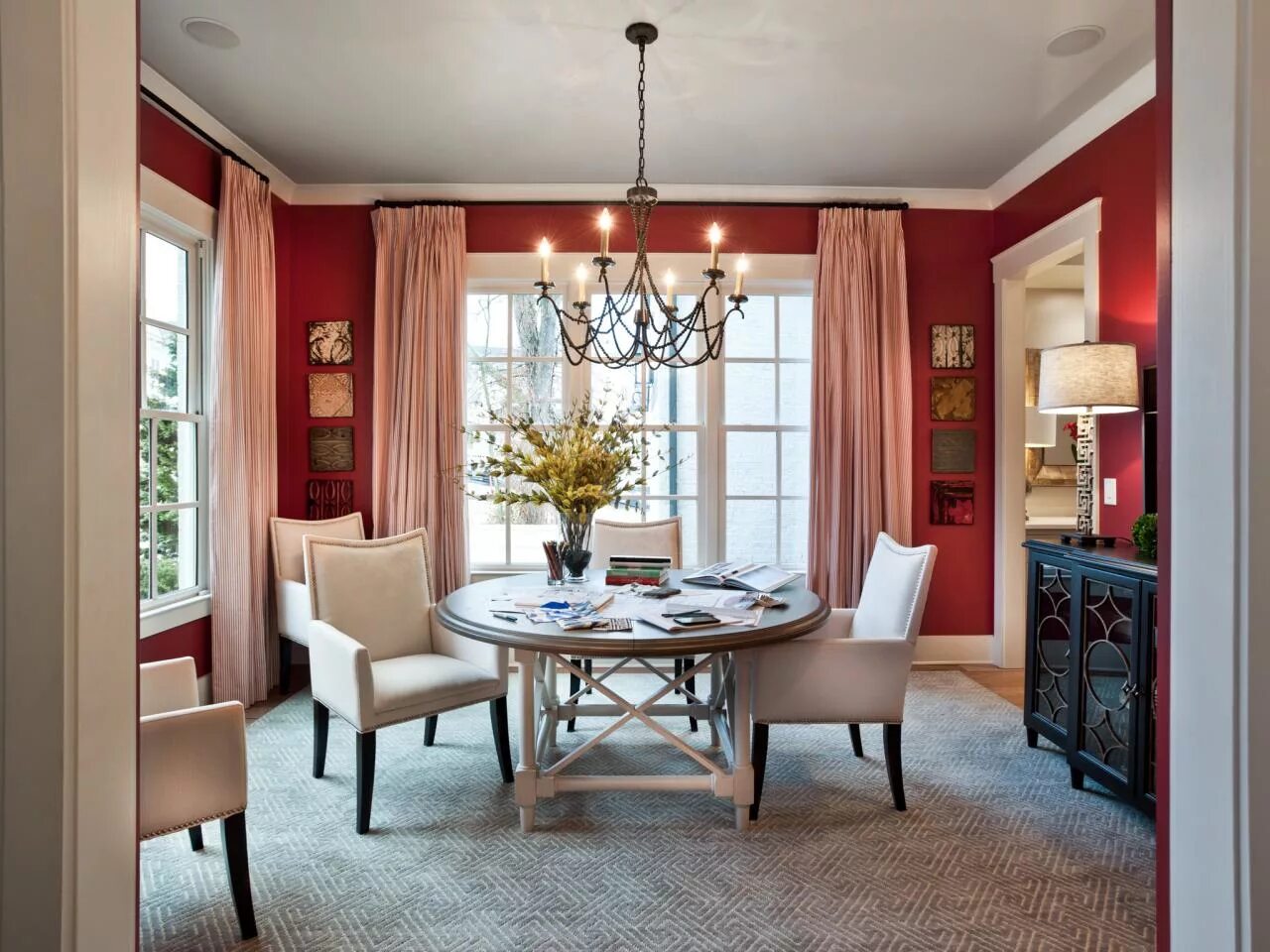 Bedroom dining room. Красные шторы в интерьере. Терракотовый цвет в интерьере. Терракотовый цвет стен в интерьере. Терракотовый цвет в интерьере кухни.