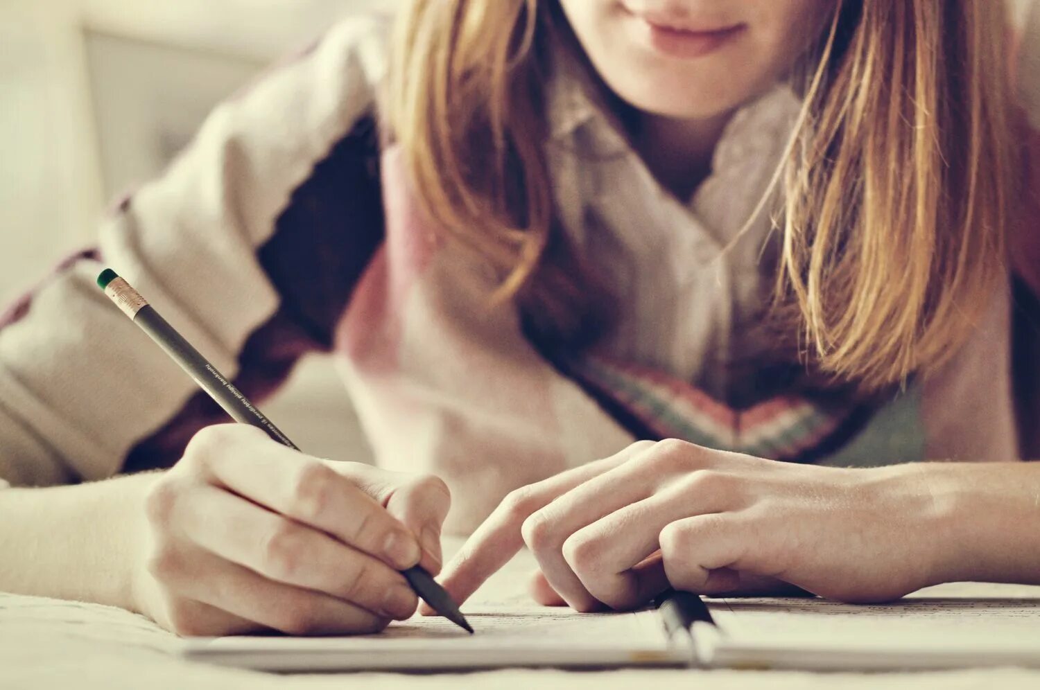 Write like a girl. Write like a girl. Always #likeagirl. Реклама always like a girl. Олвейс как девчонка.