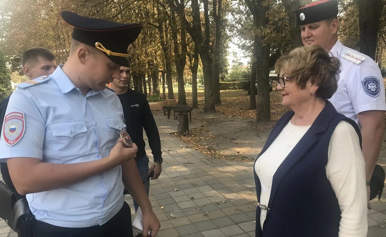 Плащ постового полицейского. Начальник гаи тбилисского района. Патрульно постовая служба мвд. Проверка нарядов ппсп. Контроль за несением службы нарядами ппсп.