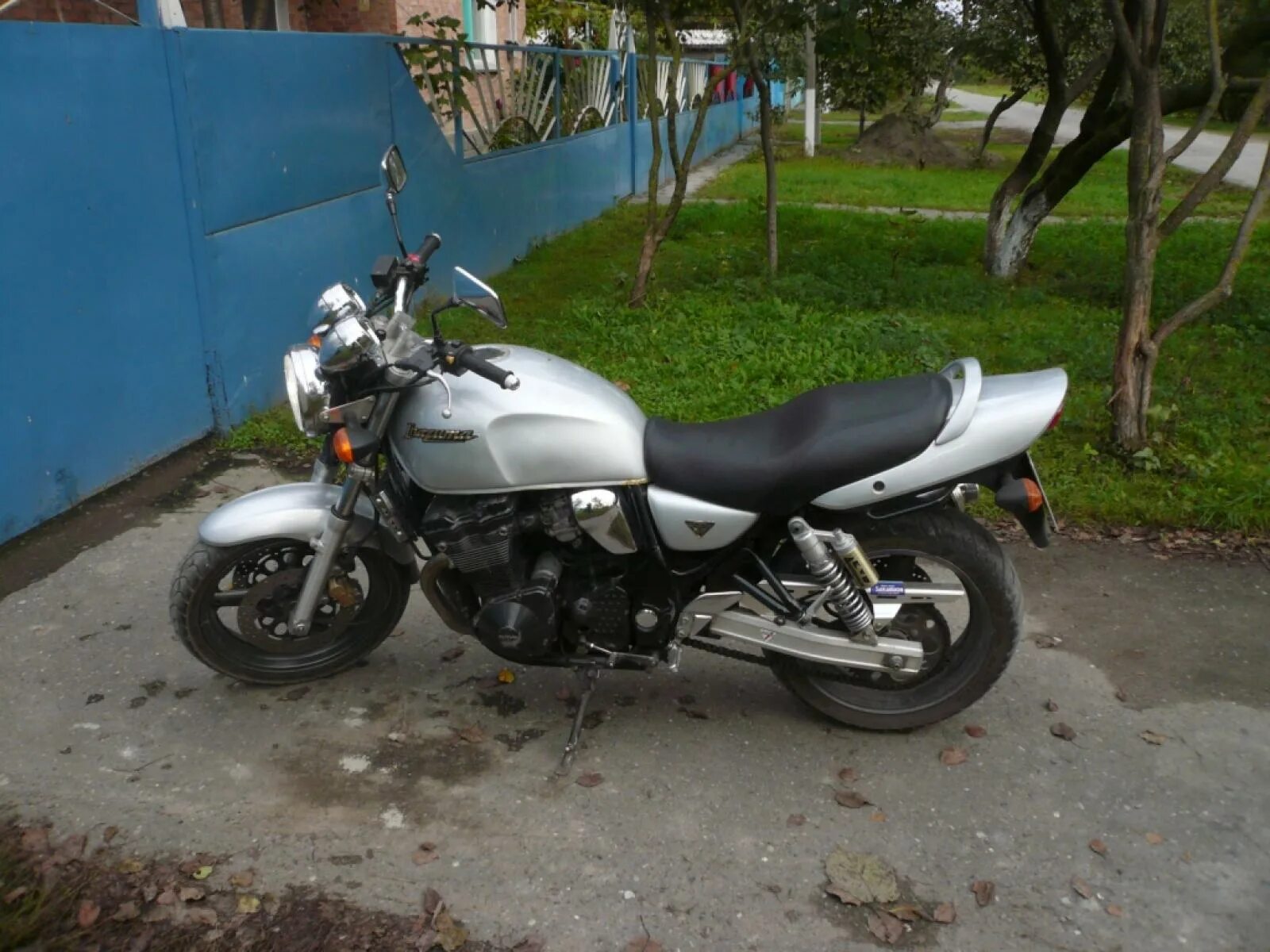Мотоцикл сузуки бандит 400 кубов. Suzuki 400 кубов. Мотоцикл сузуки 400 кубов. Сузуки 400 кубов. Suzuki sv400s.