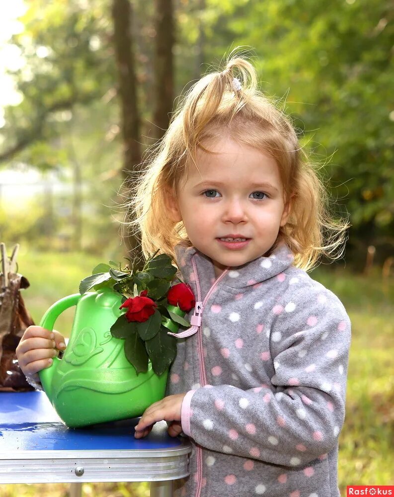 Фото для внучки. Фотограф на даче. Внучка фото. Внучка на даче. Внученька на даче летом картинки.