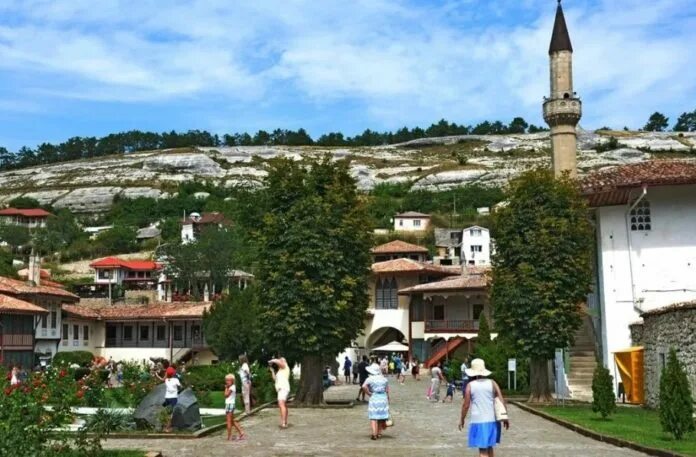 Бахчисарай ханский дворец и свято успенский монастырь. Свято-успенский пещерный монастырь (г. Бахчисарай достопримечательности успенский монастырь. Город бахчисарай крым. Где город бахчисарай.