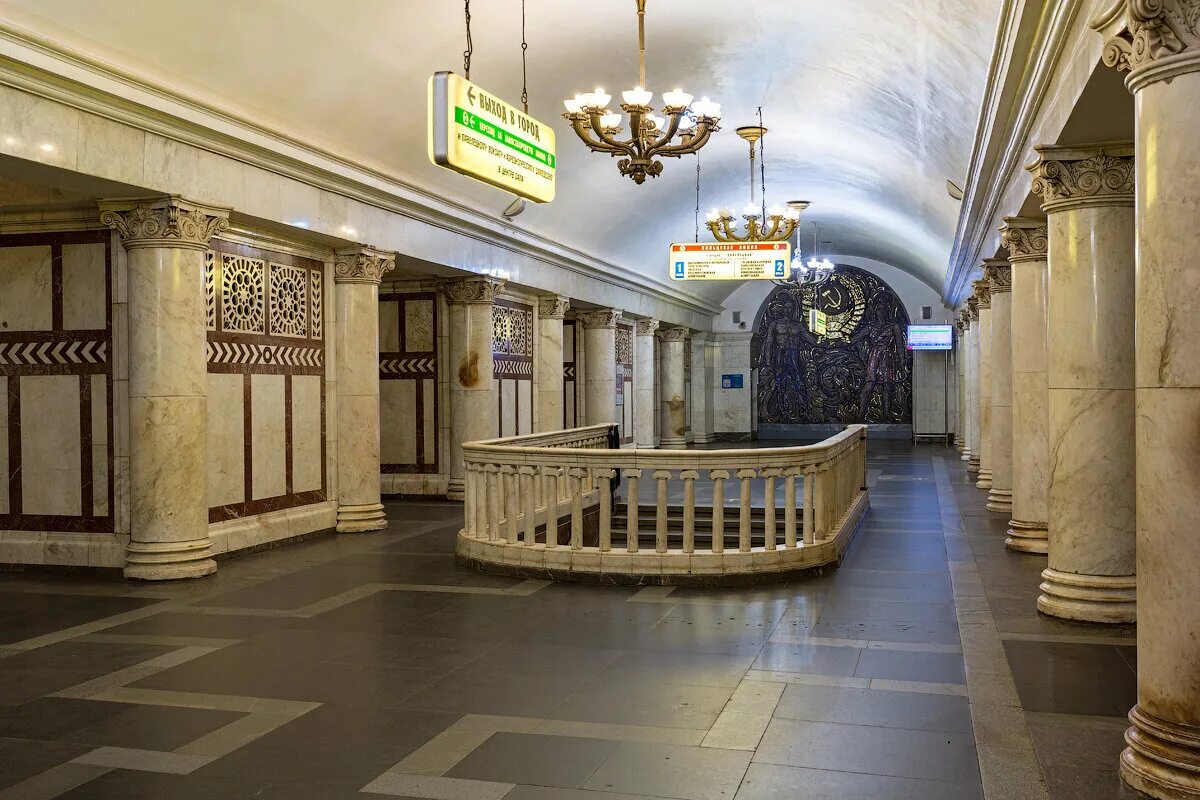 Станция комсомольская кольцевая. Московский метрополитен станция комсомольская. Станция метро комсомольская москва. Станция метро комсомольская москва. Станции внутри кольцевой линии.