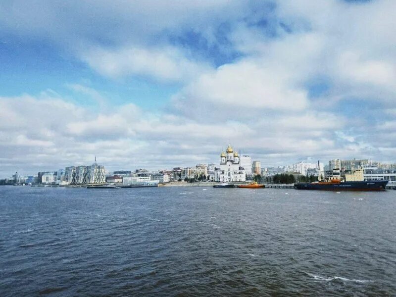 Архангельск первый порт. Порт на северной двине город. Архангельский морской речной вокзал. Ледокол речной вокзал архангельск. Архангельск столица русского севера.