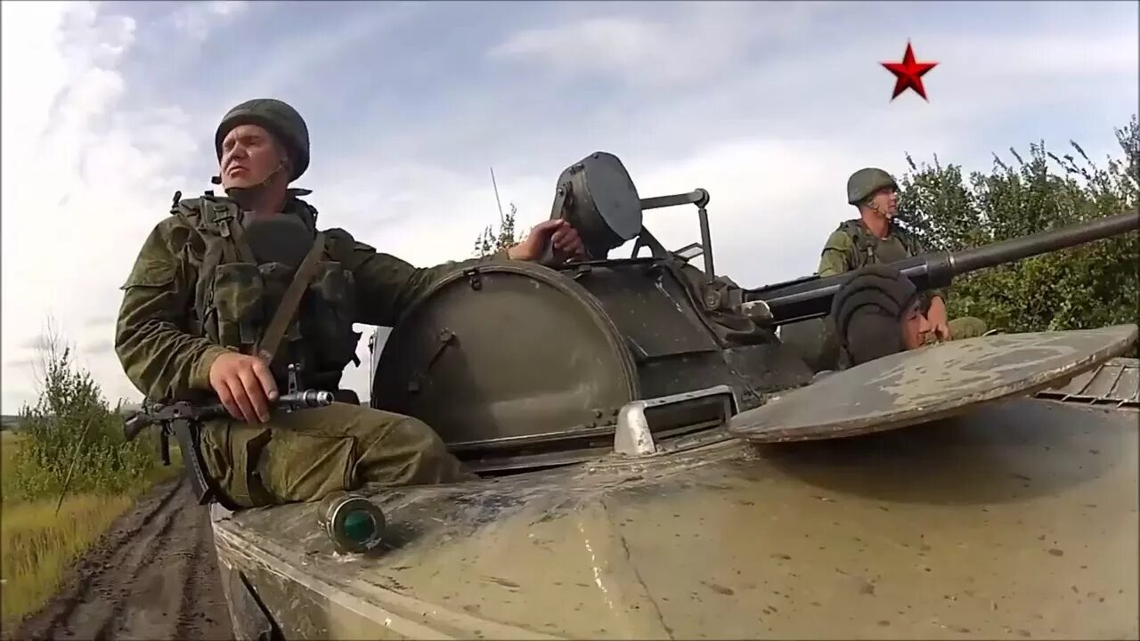 Солдаты под гитару. Армейские видеоклипы под гитару. Дембеля на гитаре. Армейские видеоклипы. Армейские видеоклипы.