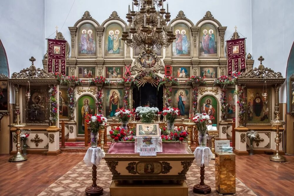 Чем украшали церкви. Пасха храм. Пасхальное украшение храма. Оформление храма на Пасху. Украсить храм на Пасху.