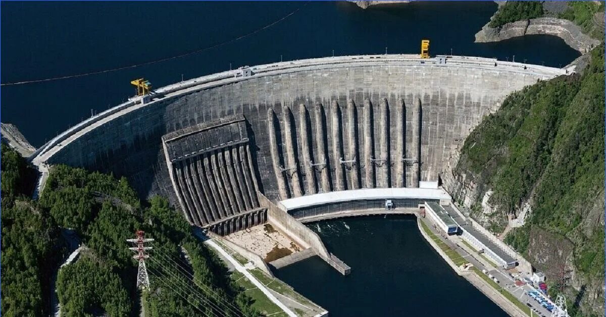 На каких реках построены гидроэлектростанции. Саяно-Шушенская ГЭС. Плотина Саяно-Шушенской ГЭС. Хакасия ГЭС Шушенская гидроэлектростанция. Саяно Шушенская дамба.