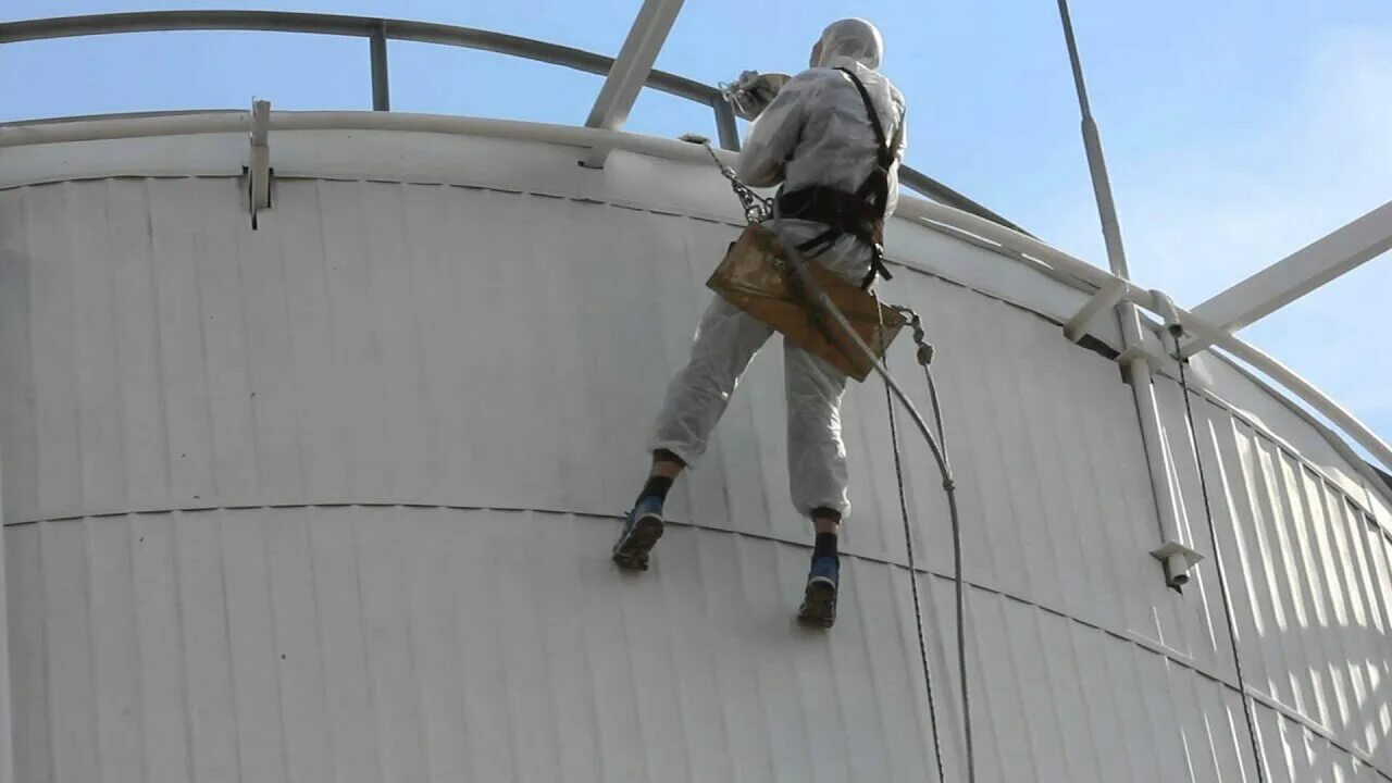 маляр металлоконструкций. антикоррозийная защита акз. огнезащитная обработка металлических конструкций. антикоррозийная защита металлоконструкций. огнезащита металлоконструкций rei 150.