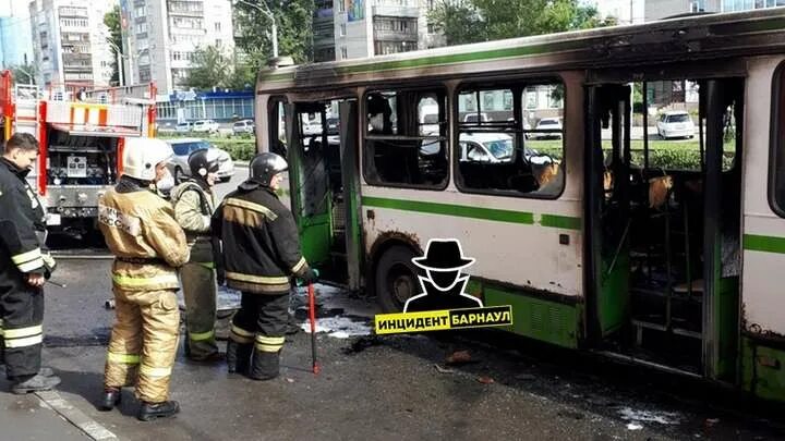 Каким цветом горел маршрут номер 19. В Барнауле загорелся автобус.