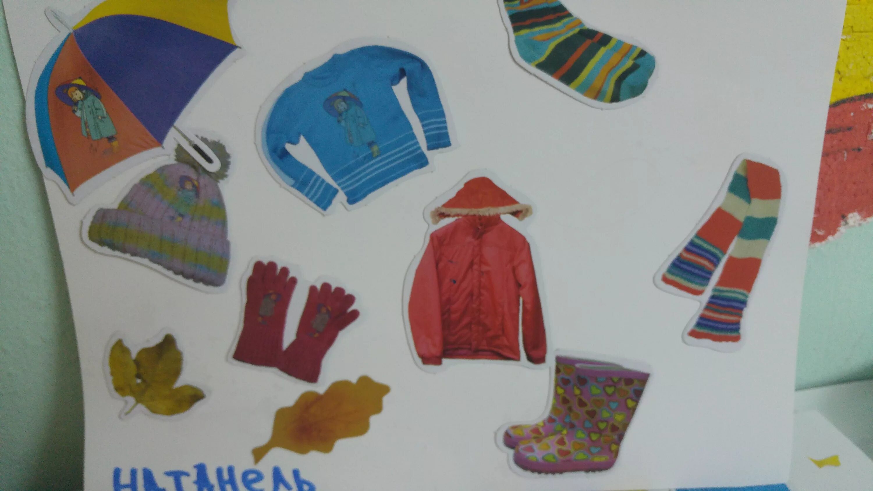 аппликация в подготовительной группе оде. аппликация одежда в детском саду. рисование платья в средней группе. аппликации на одежду для детей. ателье игра в детском саду атрибуты.
