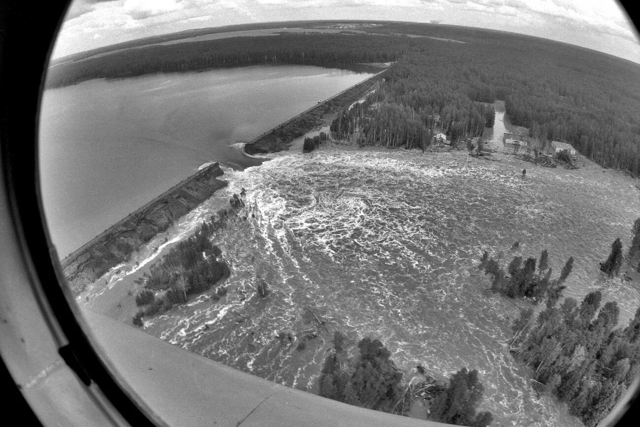 Прорыв плотины Киселевского водохранилища. Прорыв плотины 1993. Прорыв плотины Киселевского водохранилища на реке каква. 1993 Г. — Киселевское водохранилище (прорыв плотины).