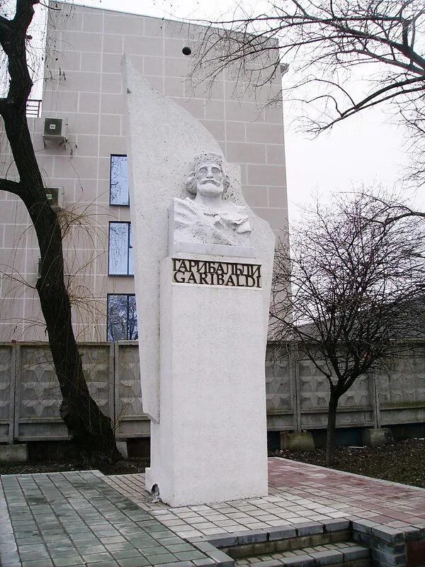 Гарибальди в таганроге. Памятник гарибальди в таганроге. памятник джузеппе гарибальди таганрог. могилка гарибальди таганрог. могила гарибальди.