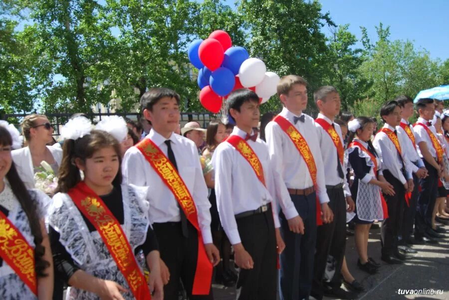 Выпуск школы 2013. 7 Школа Республика Тыва. Республика Тыва школа номер 12. Лицей 15 Кызыл. Выпускники 2 школы Кызыла.