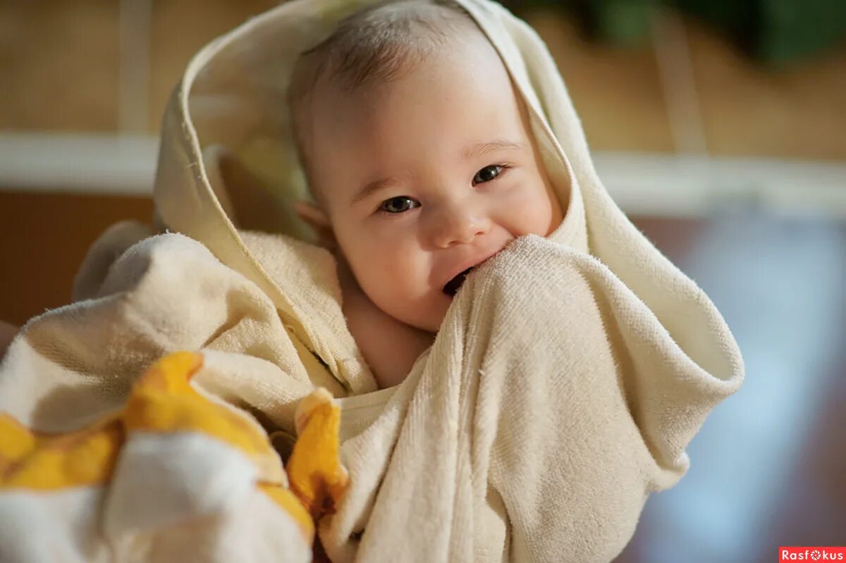 абу малыш мальчик с коронами.