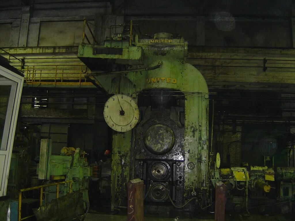 Кварт завод. Стан кварто 400. Мкк кварто. Челябинский металлургический комбинат мнлз. Кварто (quarto).