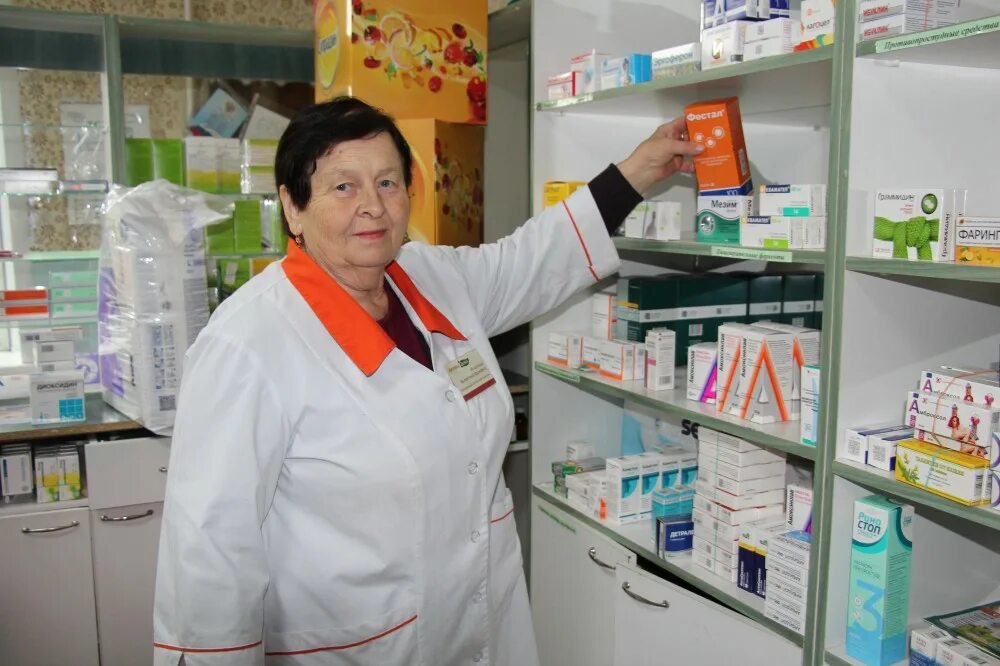 Заведующую аптечным