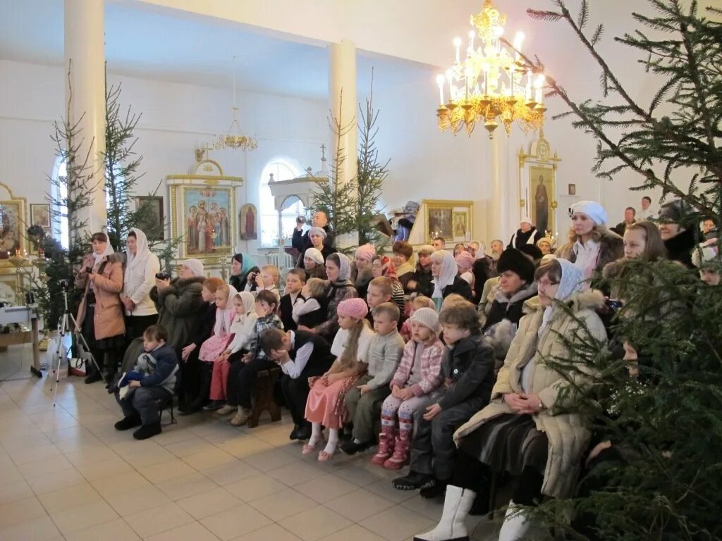Храм преображение в струнино расписание. Спасо-преображенский храм в струнино воскресная школа.