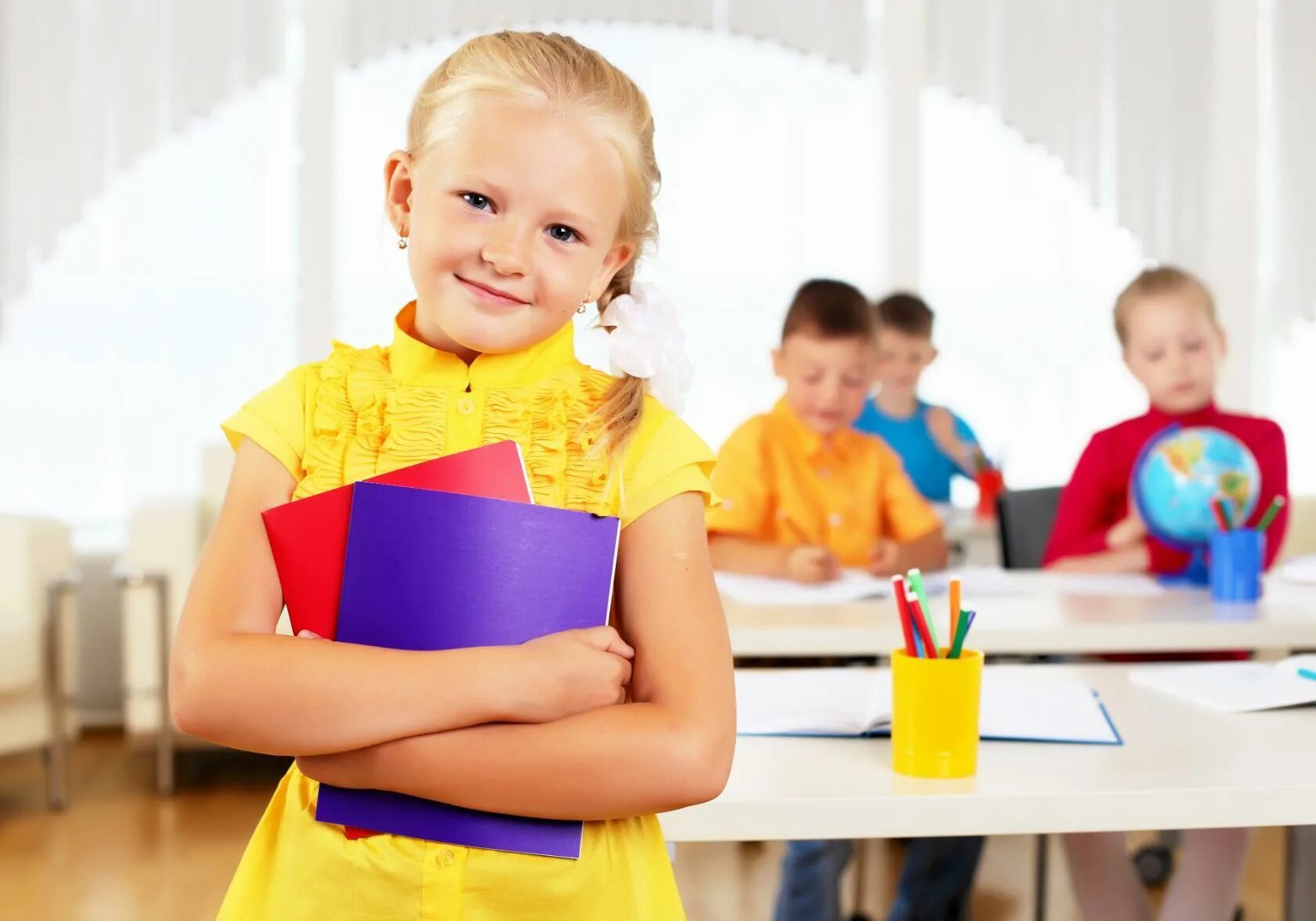 Воспитательницу зовут. Воспитательница виолетта валерьевна к концу первого рабочего дня. Открытка воспитателю детского сада. Воспитательница виолетта валерьевна к концу первого рабочего дня. Дубовская ольга федоровна.