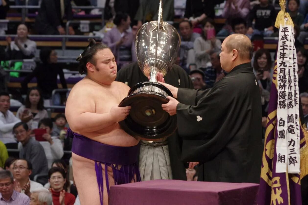 Сумо кубок императора январь 2024. Борьба сумо кубок императора январь 2022. Сумо кубок императора. Сумо september 2022. Монгол восток.