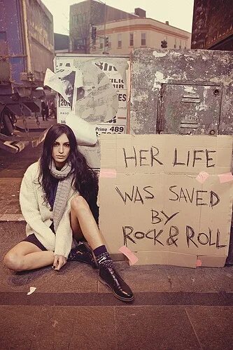 Neoni певица. She goes. Back to me vanotek. She песня. Jew du e she fylen.