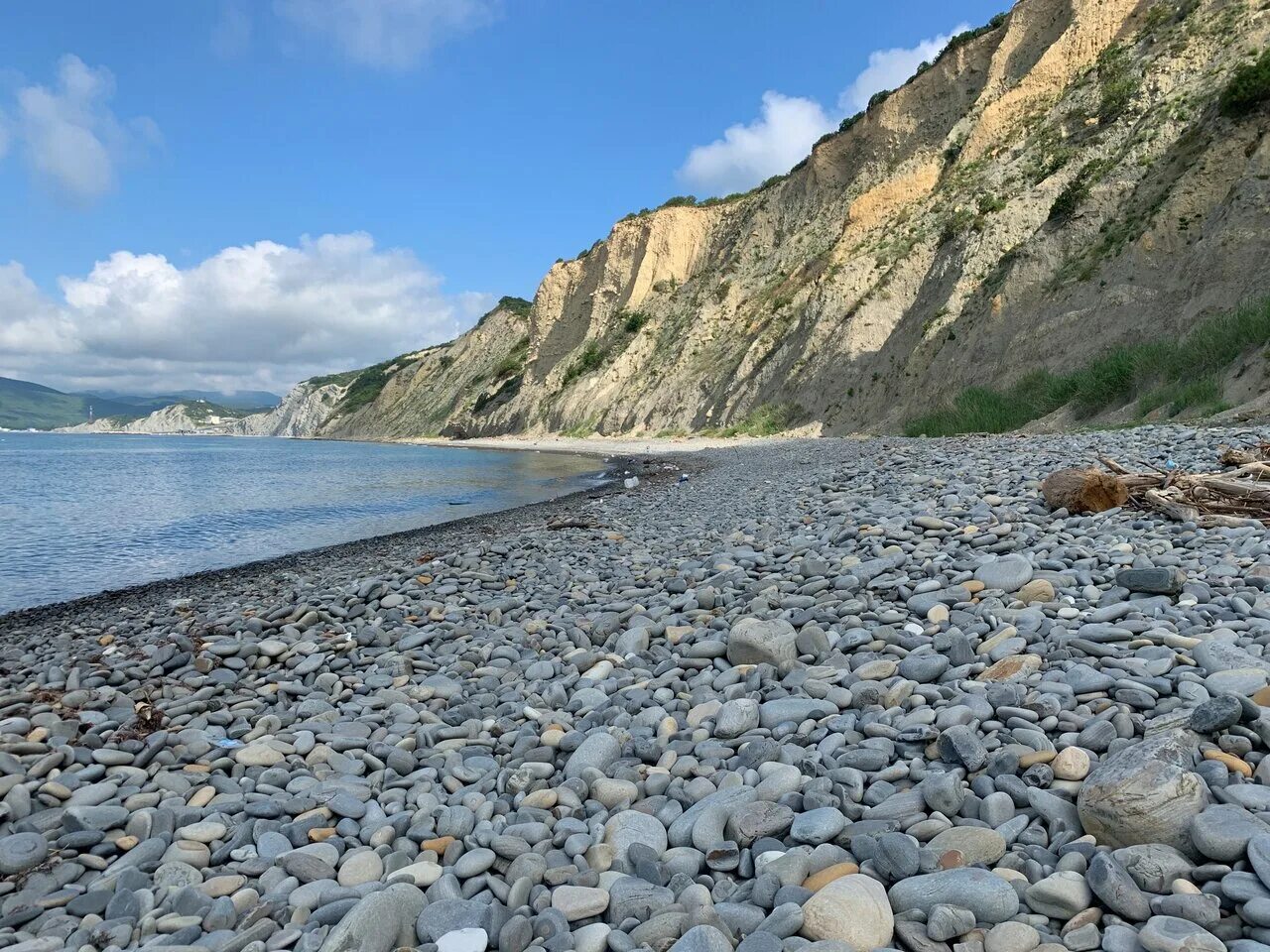 дикие пляжи черного моря. самые малолюдные пляжи краснодарского края. малолюдные курорты краснодарского края. туапсе поселок агой. дикий пляж новороссийск.