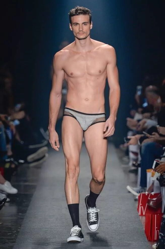 Показ моды мужских трусов Dolce & Gabbana Mens SS11