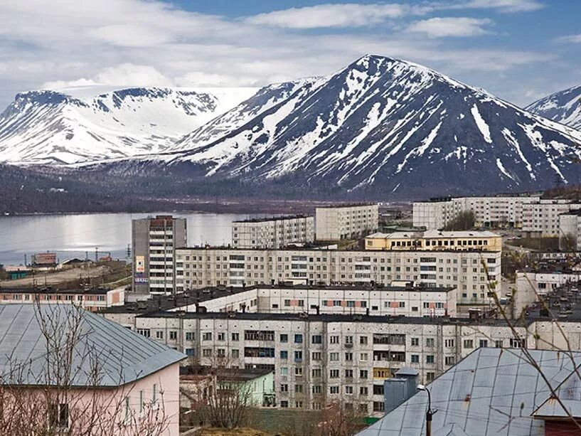 Кировск россия. Кольский полуостров Кировск. Кольский полуостров город Кировск. Горы город Кировск Мурманская область. Город Апатиты Кировск Мурманской области.