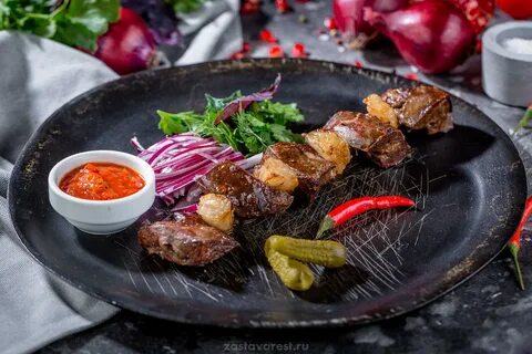 Шашлык из печени на мангале
