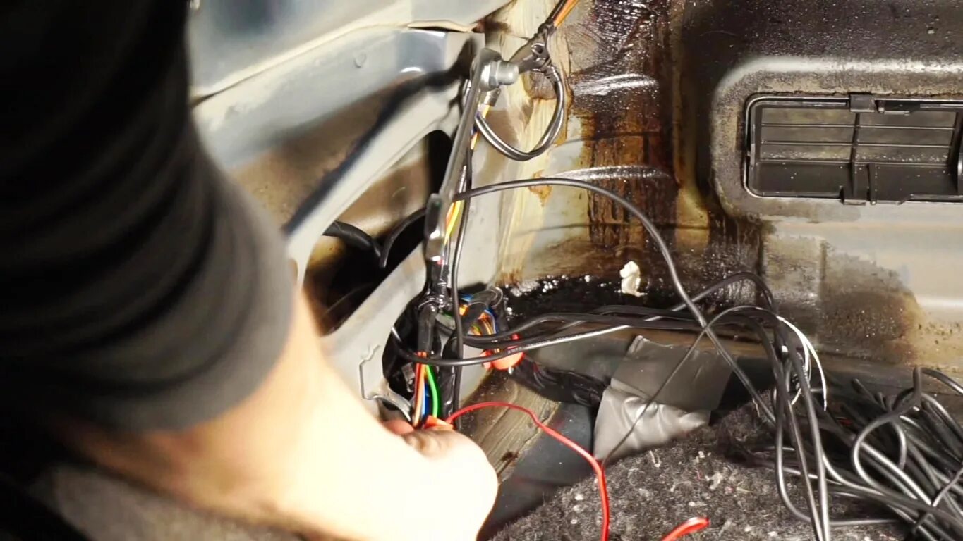 Парктроник фольксваген гольф 6 сзади. Блок парктроника пассат б5. Подключение парктроников к фонарю. Не работают парктроники и задний ход. Пищалка сигнализация приора.