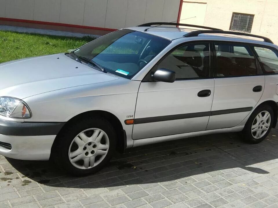 Toyota avensis 1998 тд. 6 мт 1998 лифтбек. Toyota avensis i 2000. тойота авенсис 2000 седан. Toyota avensis 1.