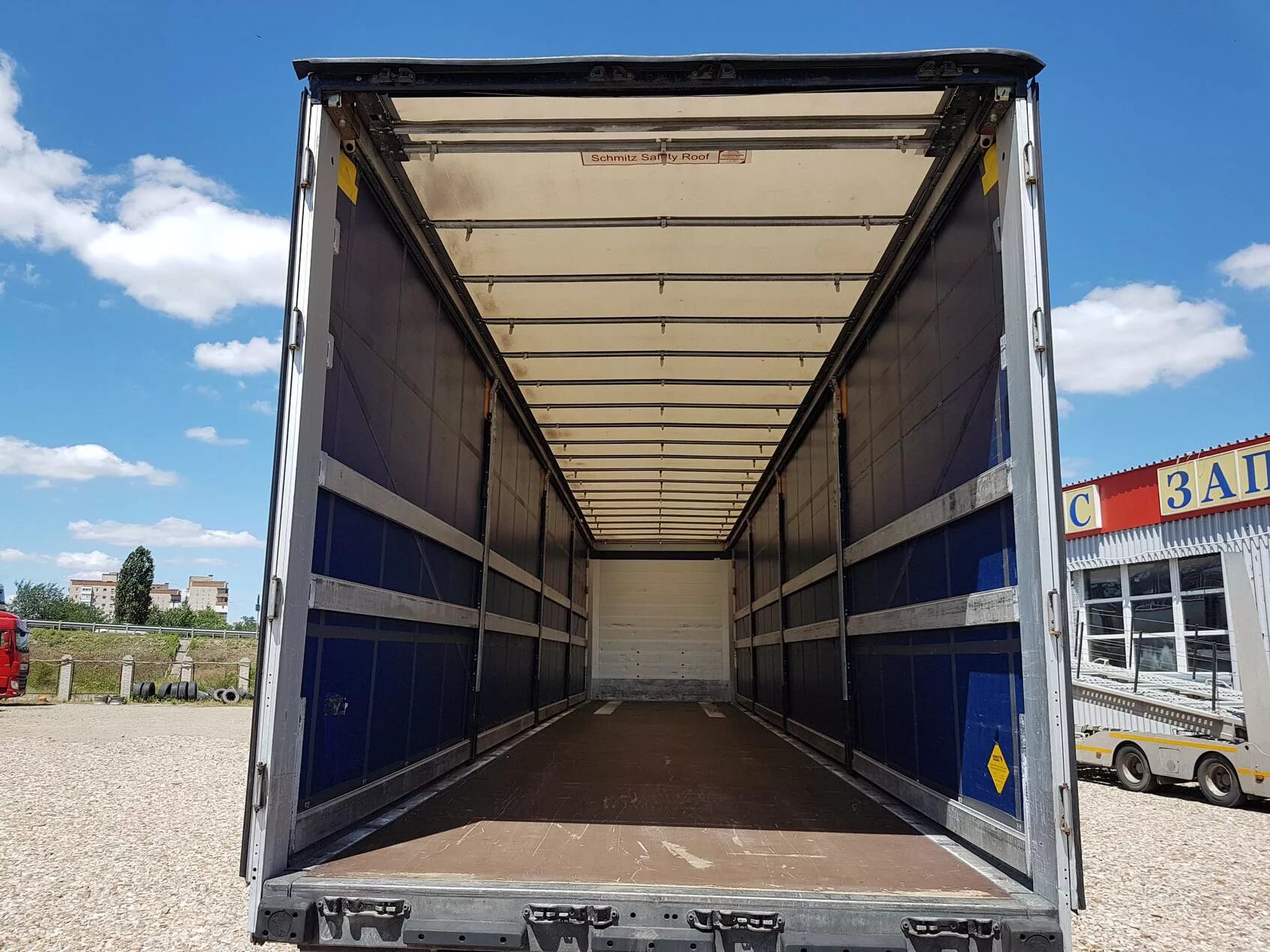 фура конники 20 тонн. коники в фуре. полуприцеп шмитц лесовоз. погрузка труб в фуру. шторный полуприцеп grunwald – gr.