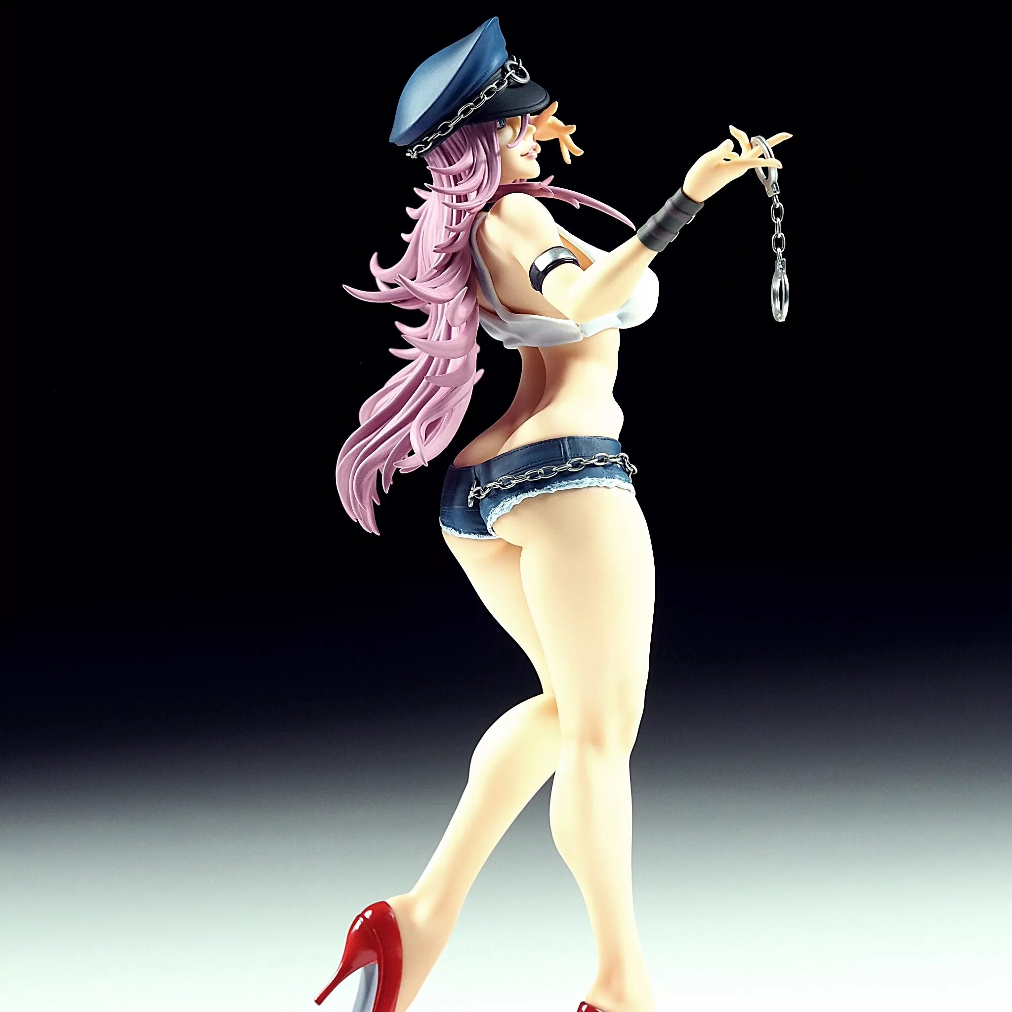 Пойзон оригинальные вещи. Фигурки ядовитый плющ плющ. Пойзон стритфайтер 18. Poison street fighter трап. Ядовитый плющ dc фигурка.