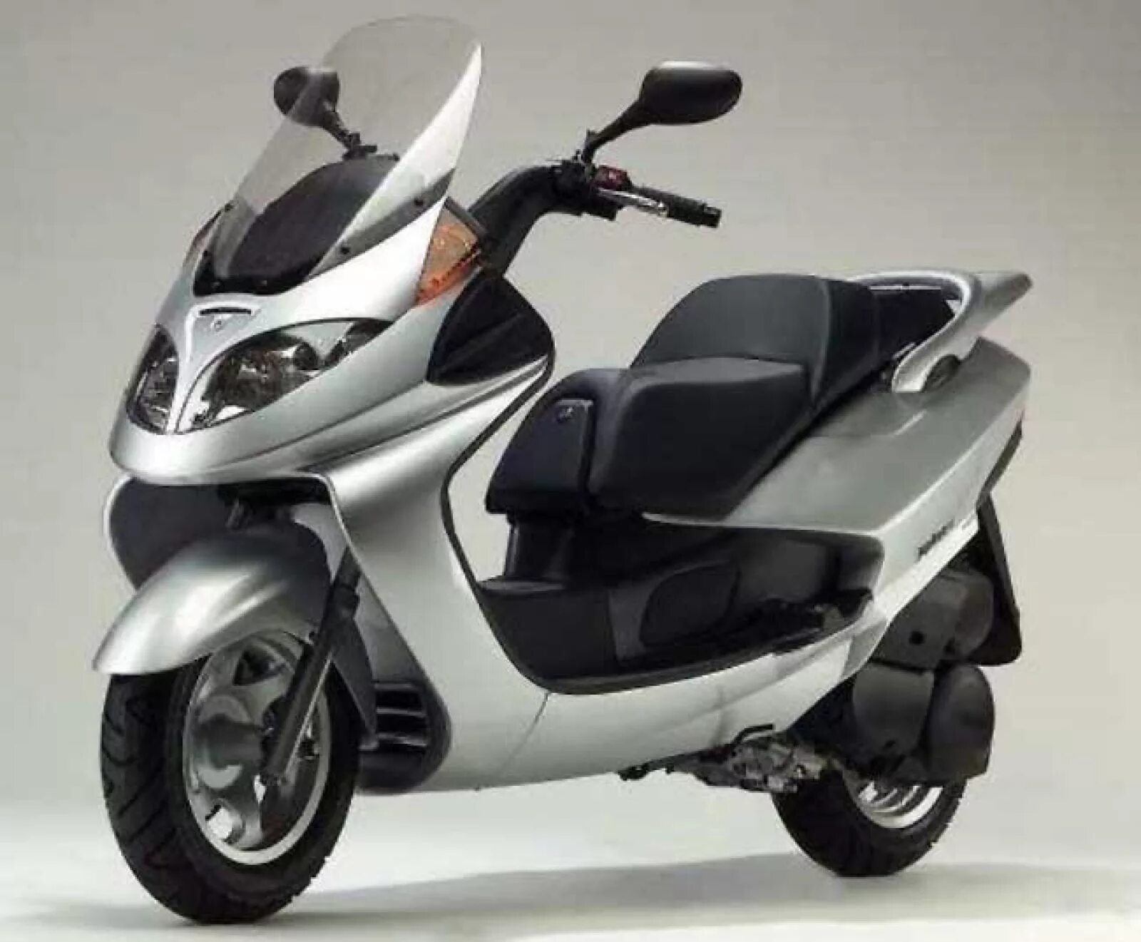 Suzuki skywave 400 type s. Burgman 250 2005. Мотороллер кимко 300. Макси скутер 150 кубов. Lifan lf50.