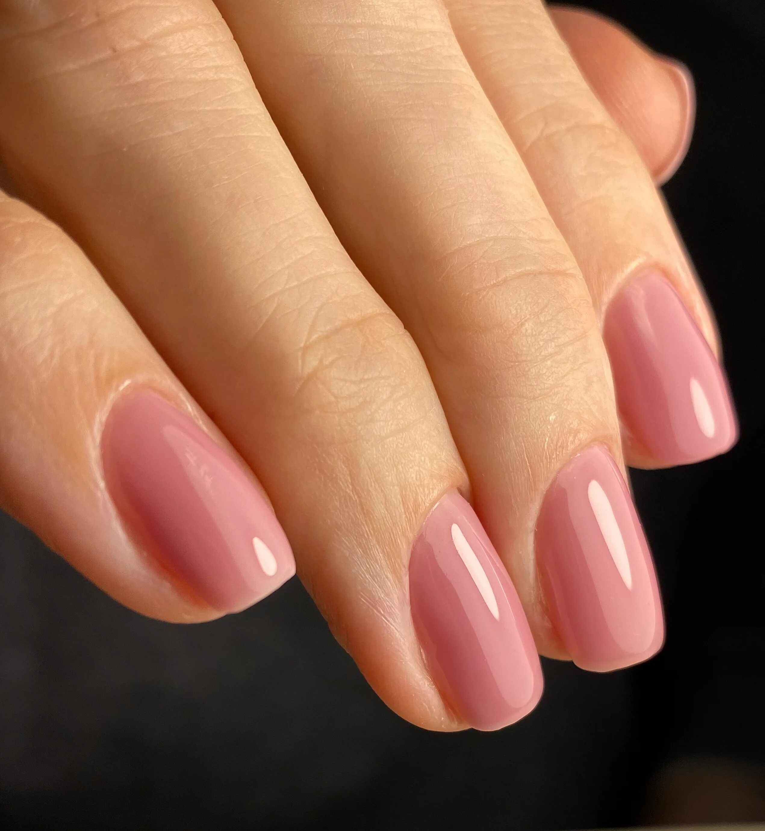 Розовый маникюр. Полупрозрачные розовые ногти. Розовый нюдовый маникюр. Нюдовые розовые ногти.