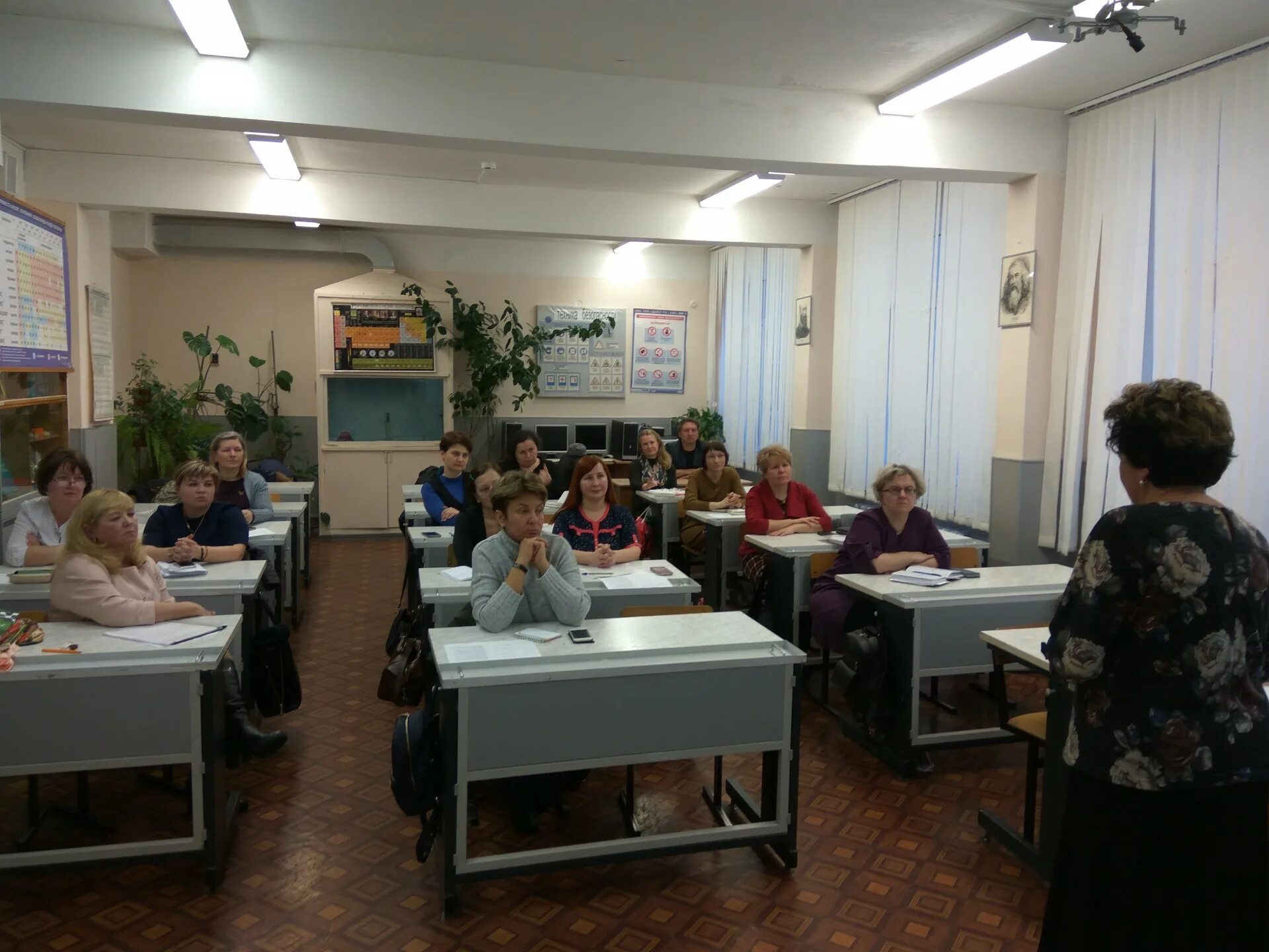 Работа без опыта в красносельском районе. Спб гбпоу колледж красносельский. Работа без опыта в красносельском районе. Имц красносельского района. Упаковщица.