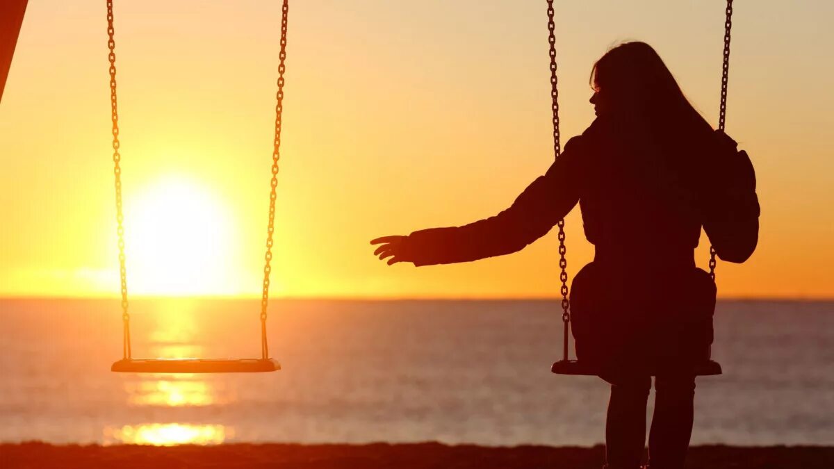 Как поддержать одинокого человека. Как поддержать одинокого человека. Как поддержать одинокого человека. Слова поддержки любимому мужчине. Одинокий человек.