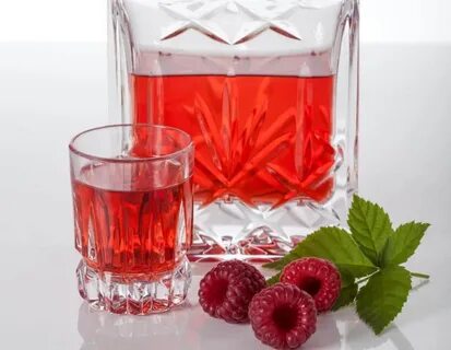 Настой малины на самогоне