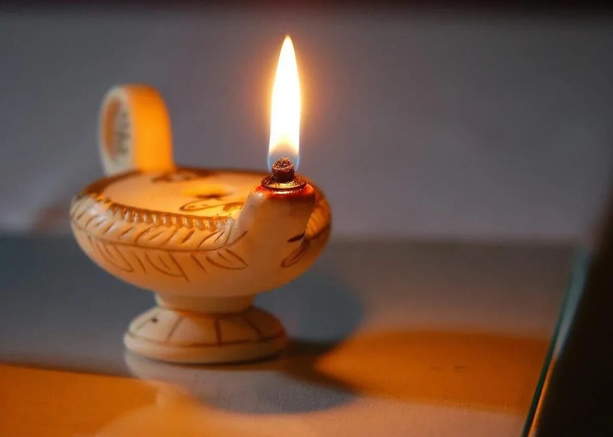Лампадка картинка. Горящая лампада. Красивая Лампадка. Лампада для свечи. Древние свечи.