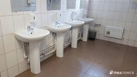 Унитазы томск. Туалет на набережной тюмень. туалет на рынке. томск туалеты. туалеты в тюмени на улице.