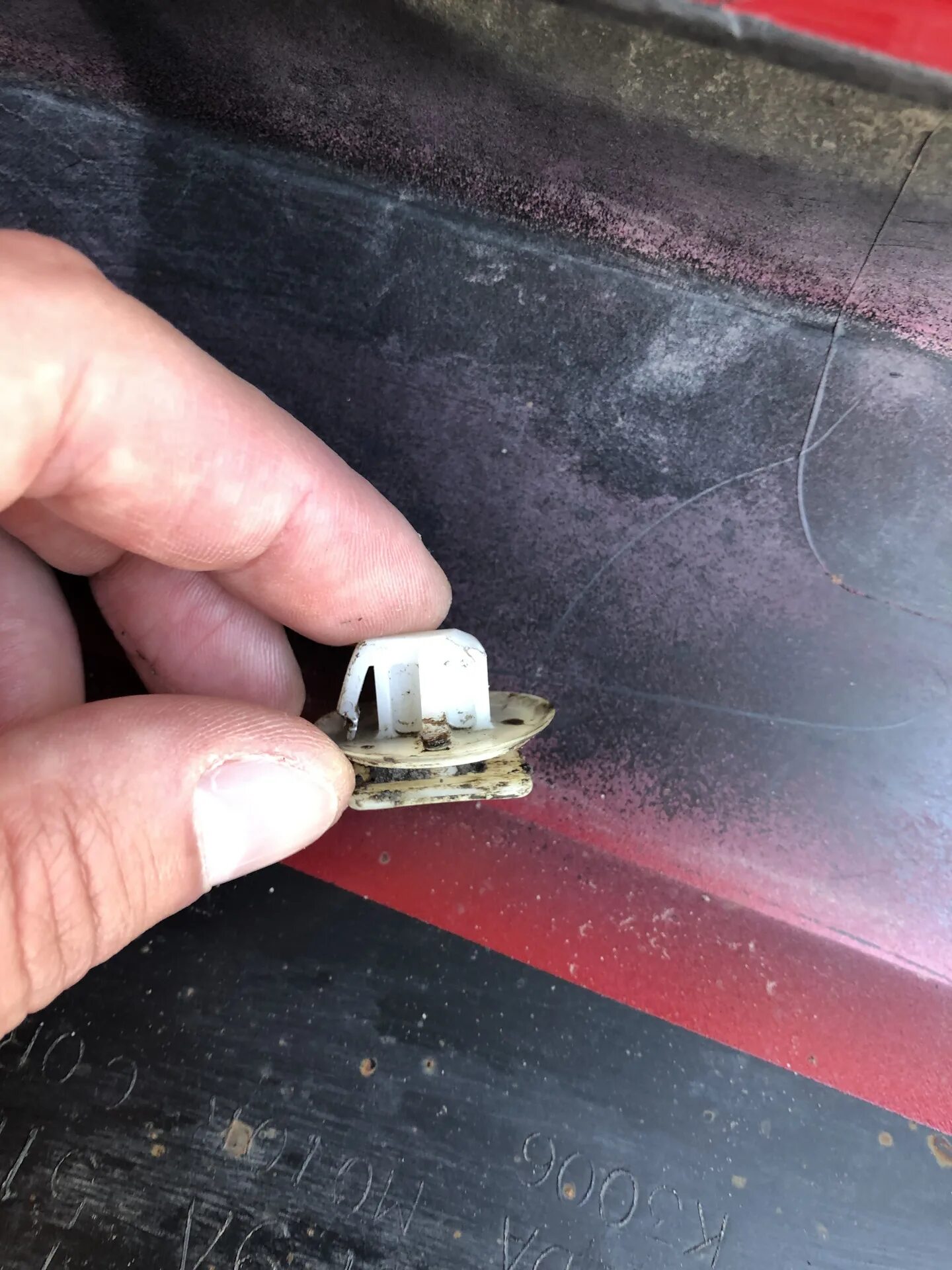 Ремонт пластиковой накладки. Пороги уаз патриот 3163. Клипсы накладок порогов субару импреза 2007г. Ремонт пластиковой накладки. Ремонт пластиковой накладки.