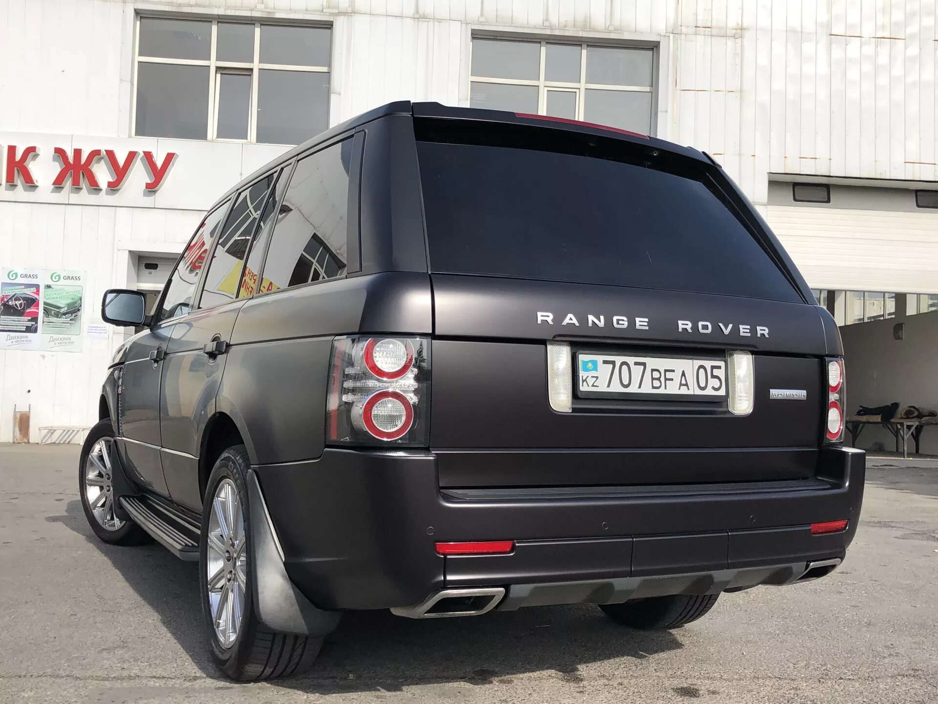 Бампер задний рендж ровер. Задний бампер range rover 2010. задний бампер рендж ровер. накладка заднего бампера рендж ровер l322. тюнинг рендж ровер l322.