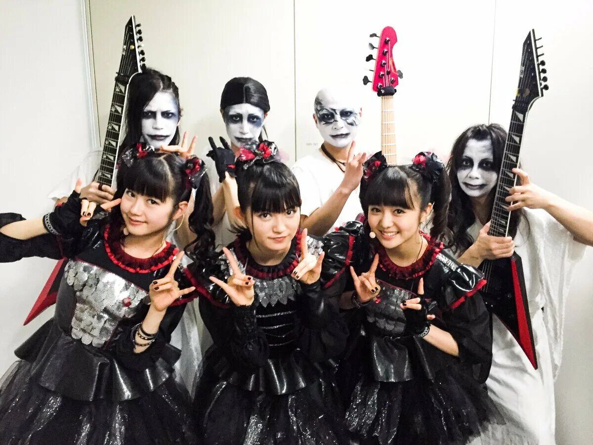 Группа BABYMETAL. Японская группа BABYMETAL. Группа BABYMETAL 2022. Группа BABYMETAL участницы. Песня японский версия