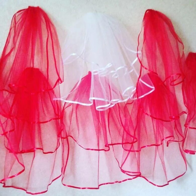 Фата на девичник белая. Фаты на девичник. Аксессуары для девичника. Девичник фата для подружек. Фата для подружек невесты.