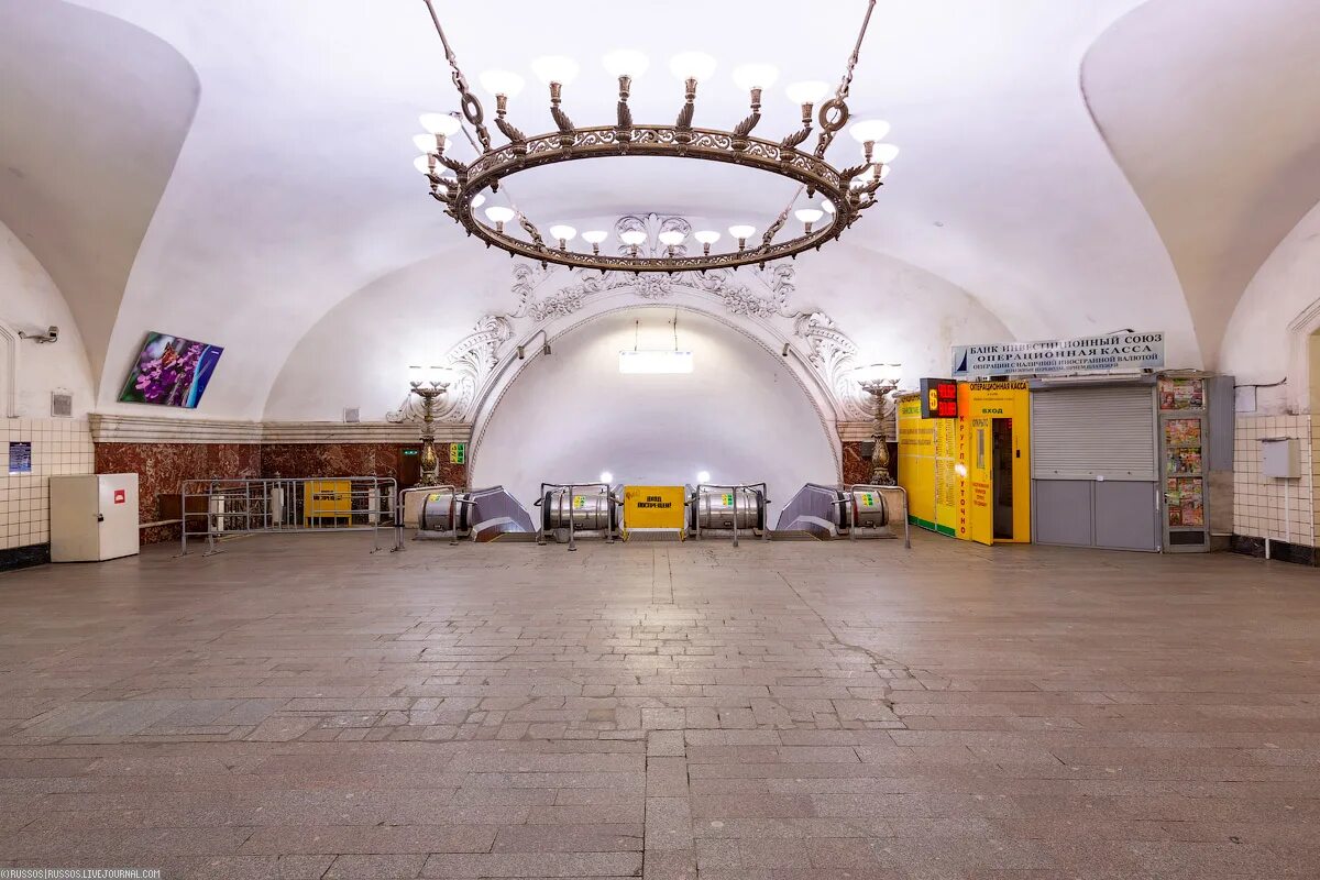 Библиотека ленина арбатская. Библиотека ленина арбатская. Вестибюль станции метро боровицкая. План станции библиотека имени ленина. Арбатская боровицкая александровский сад и библиотека имени ленина.