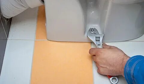 Как закрепить унитаз к полу
