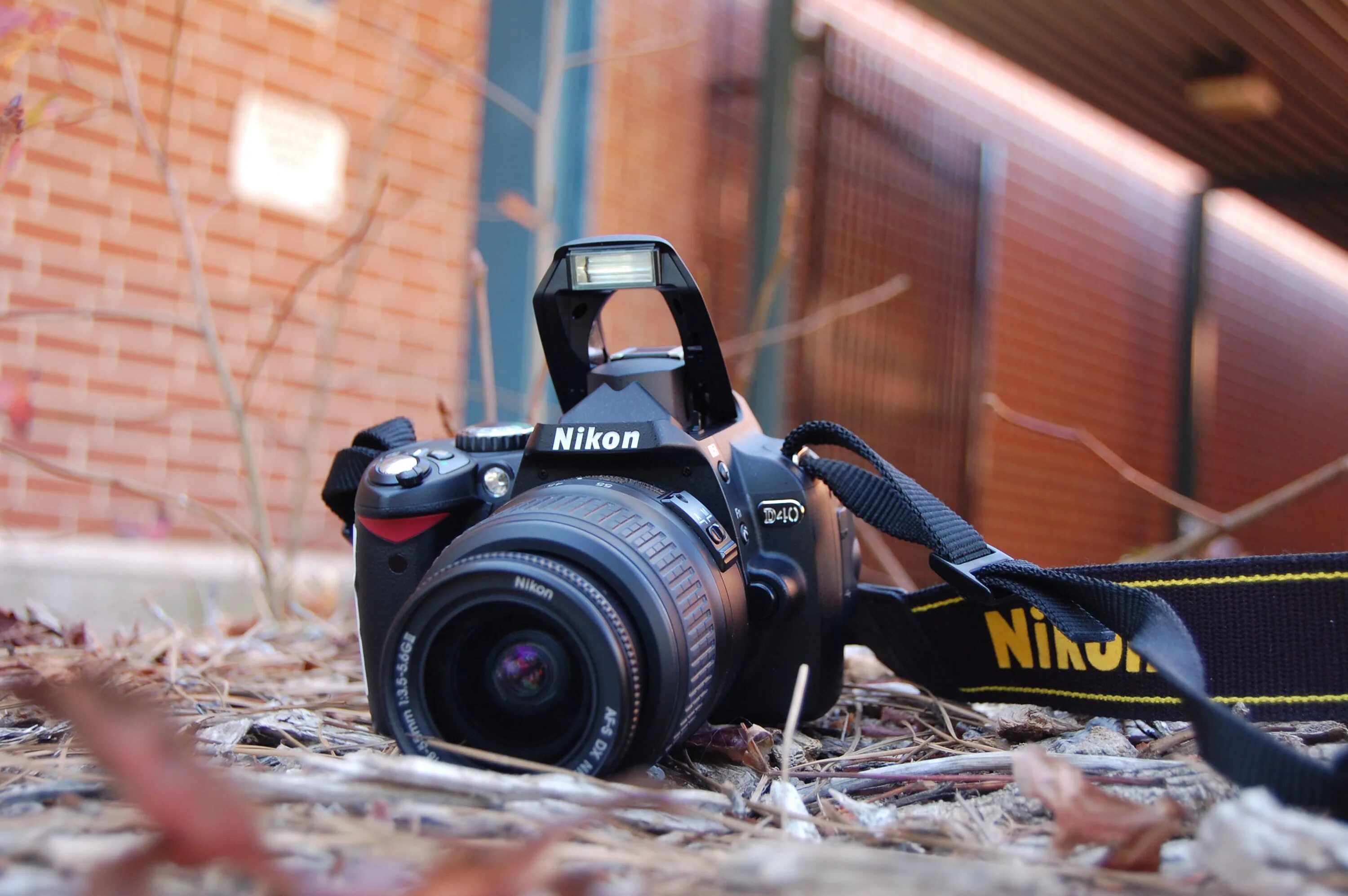 Nikon d40. Фотоаппарат Nikon d40. Камера Nikon e3. Nikon d90 вспышка.