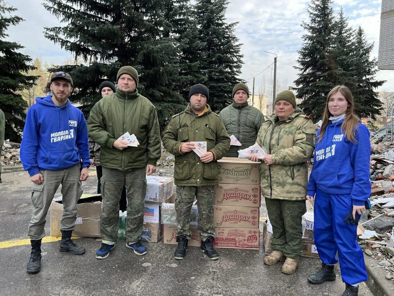 День добровольца военного. Военные волонтеры. Военное волонтерство. Волонтеры помогают военным. Военная община.