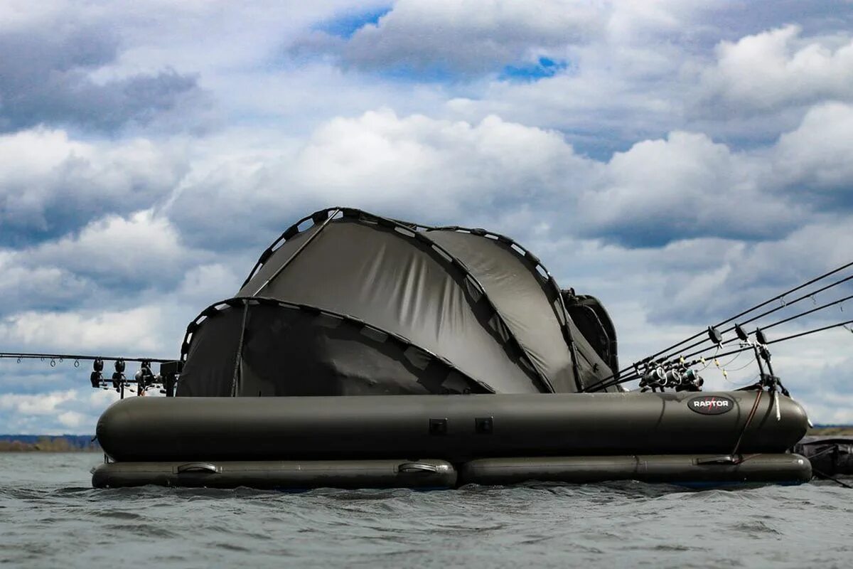 Палатка на воде. Лодка плот. Лодка на реке. Резиновый плот для рыбалки. Лодка плот.